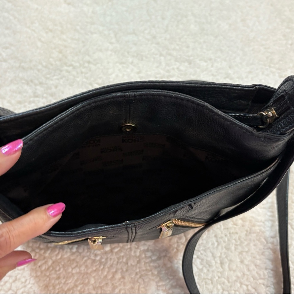 MICHAEL KORS | Black Leather Crossbody Bag - Picture 5 of 13